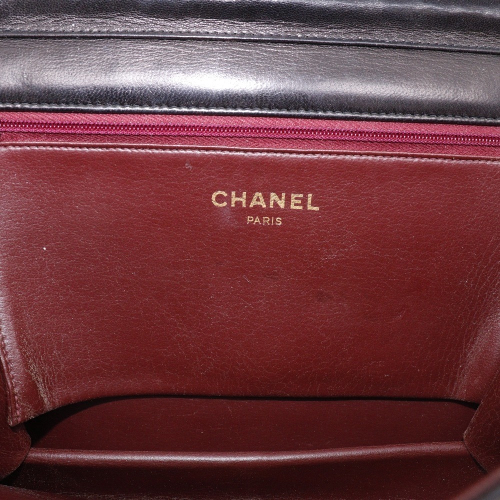 CHANEL Black Lambskin Leather Shoulder Bag - Picture 8 of 16